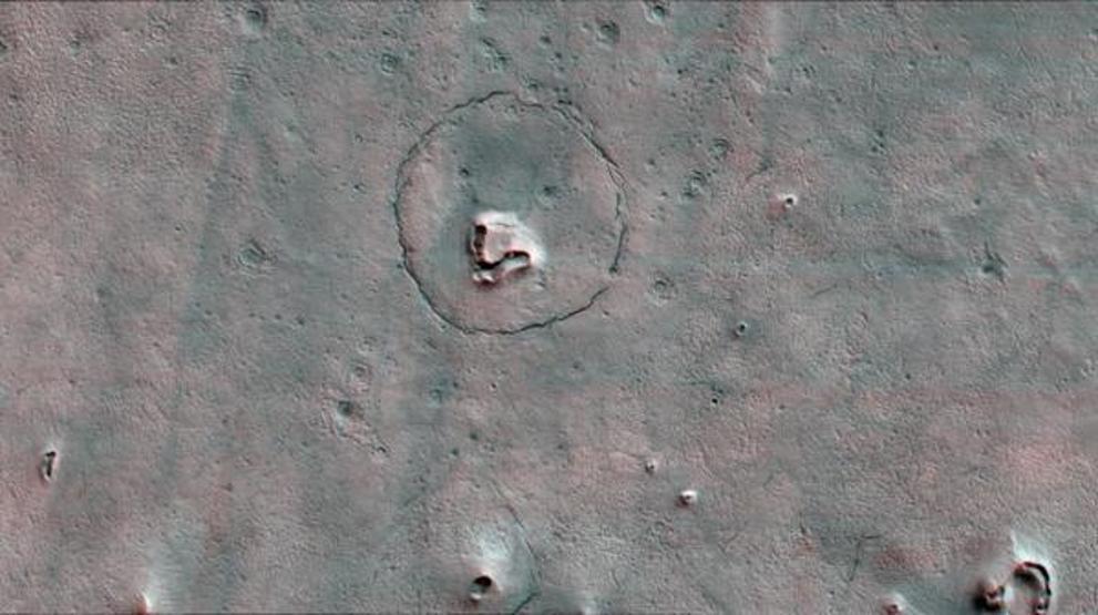 Astronomlar keşfetti Marsta bir ayı silüeti