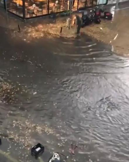 Marmarisi sağanak ve fırtına vurdu