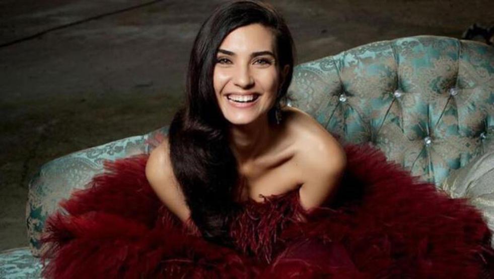 Tuba Büyüküstün, Paristeki defileye damga vurdu
