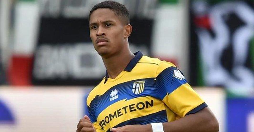 Fenerbahçe bir transferi daha bitirdi Yıldız isim İstanbula geliyor