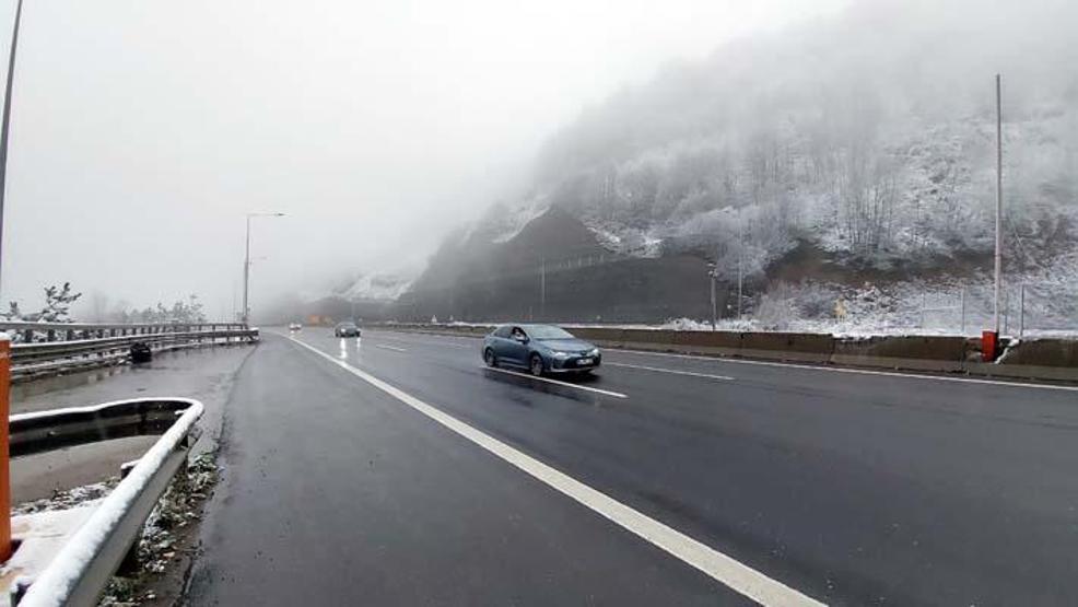 Bolu Dağı geçişinde kar, ulaşımı etkilemedi