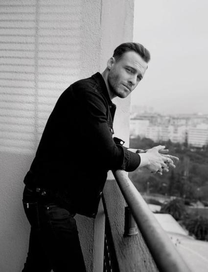 Kerem Bürsin senaryo yazıyor
