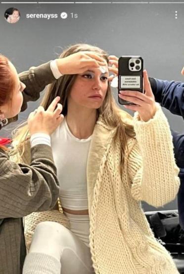 Serenay Sarıkayadan olay gönderme: Sizin hasta olduklarınızı biz taburcu ettik