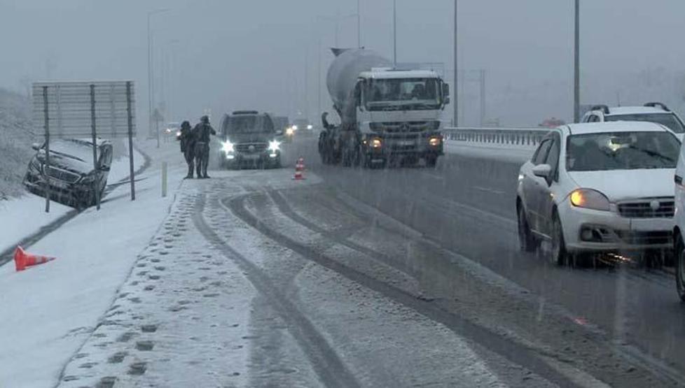 İstanbulda beklenen kar yağışı başladı