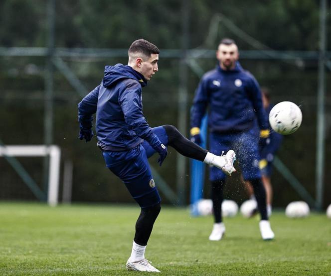 Fenerbahçede yeni transfer ilk idmanına çıktı
