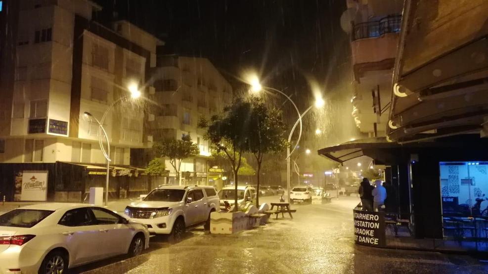 Antalyada doludan kaçan araçlar akaryakıt istasyonlarına sağındı