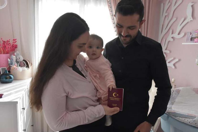 SMA hastası Peranın pasaportu hazır, Dubaiye uçacağı günü bekliyor