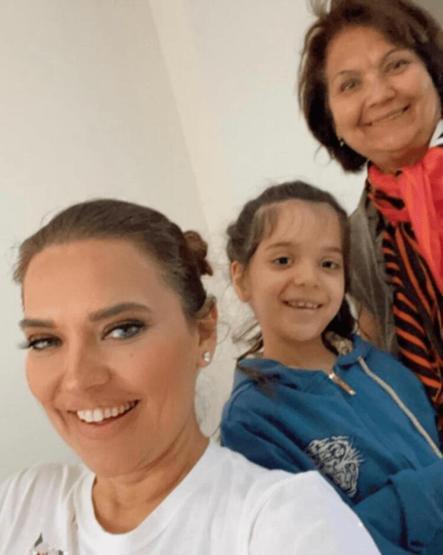 Demet Akalın ve kızı Hira o modaya uydu