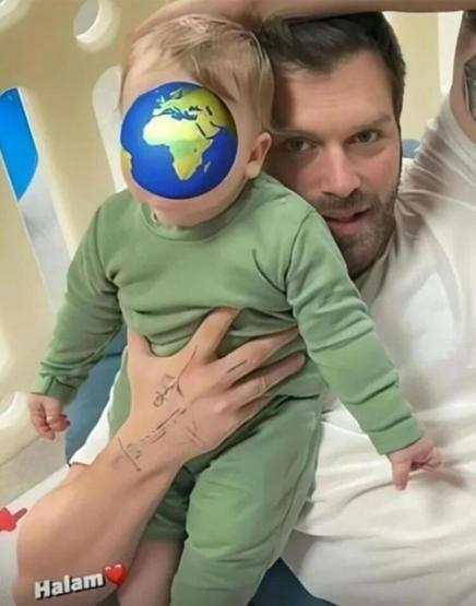 Kıvanç Tatlıtuğ oğluyla poz verdi