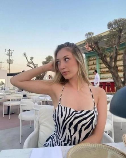 Yasmin Erbil ile Yiğit Poyraz aşka geldi