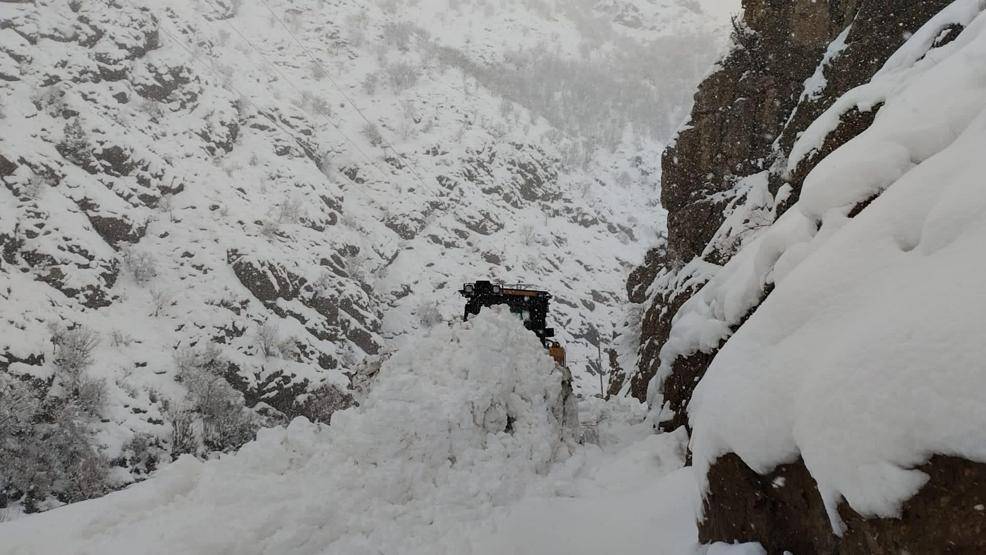 Şırnak’ta kar esareti devam ediyor