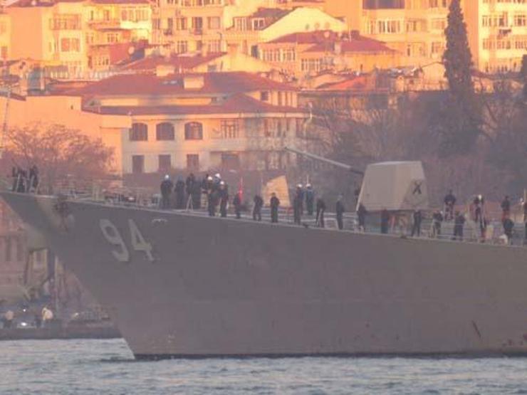 ABD savaş gemisi Boğazda demirledi