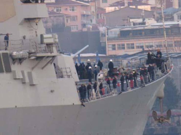 ABD savaş gemisi Boğazda demirledi