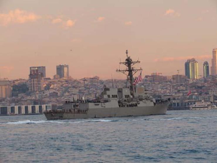 ABD savaş gemisi Boğazda demirledi