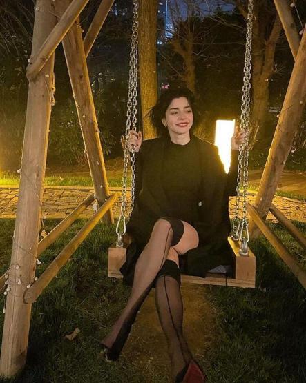 Merve Boluğur setlere döndü