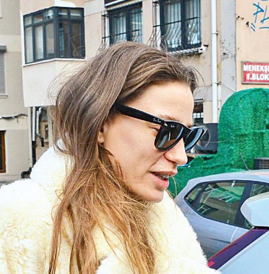 Serenay Sarıkaya makyajsız görüntülendi