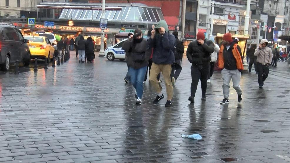 Taksimde beklenen kar yağışı başladı