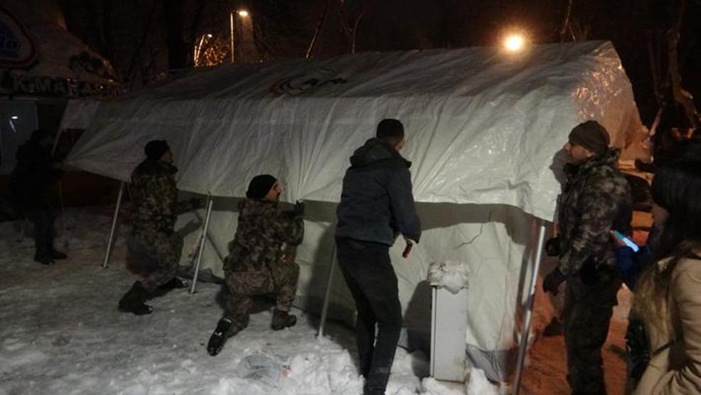 Malatya’da mehmetçik çadır kuruyor