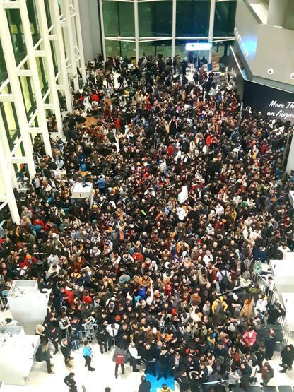 Binlerce yardım gönüllüsü İstanbul Havalimanına akın etti