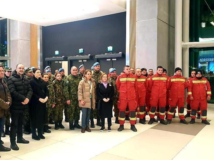 Binlerce yardım gönüllüsü İstanbul Havalimanına akın etti