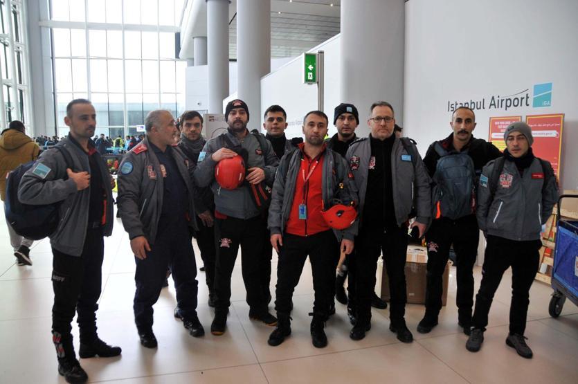 Gönüllülerin deprem bölgesine gidişleri sürüyor
