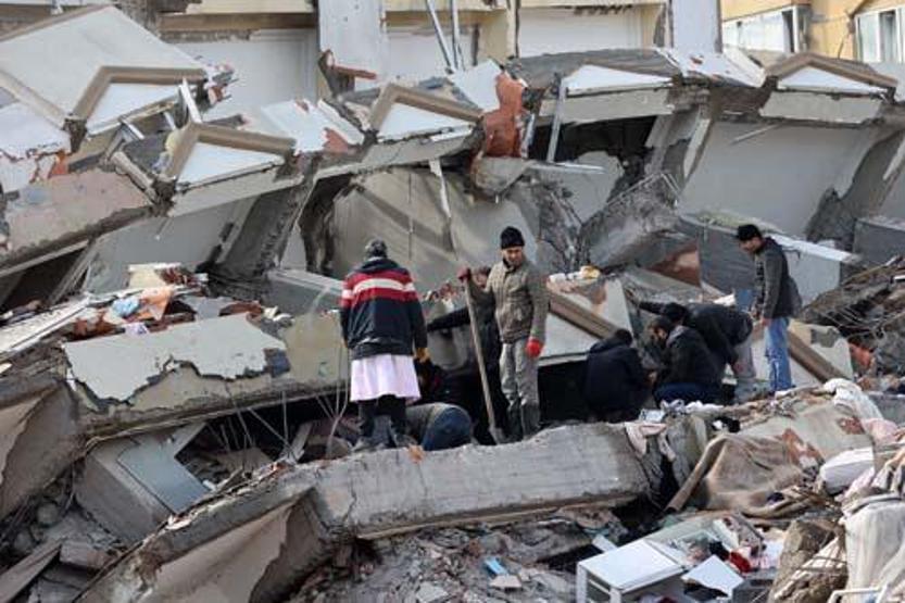 Son dakika... Türkiye 7.7 ve 7.6lık iki depremle sarsıldı İşte deprem felaketinden kareler