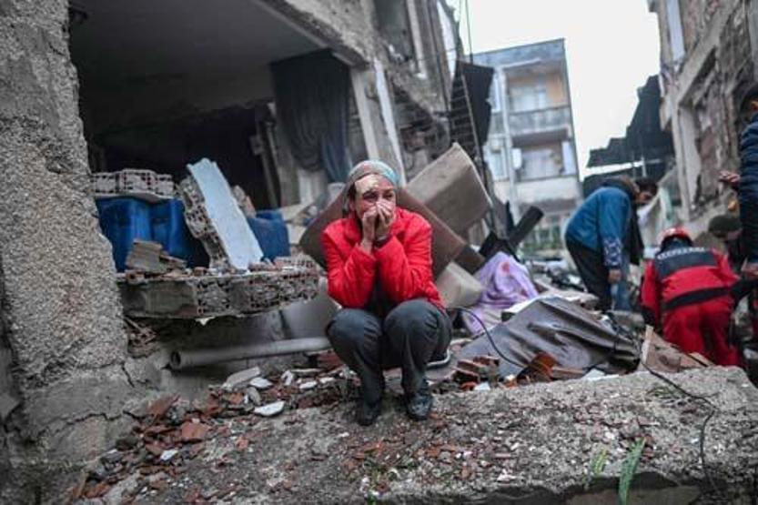 Son dakika... Türkiye 7.7 ve 7.6lık iki depremle sarsıldı İşte deprem felaketinden kareler