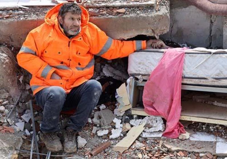 Son dakika... Türkiye 7.7 ve 7.6lık iki depremle sarsıldı İşte deprem felaketinden kareler