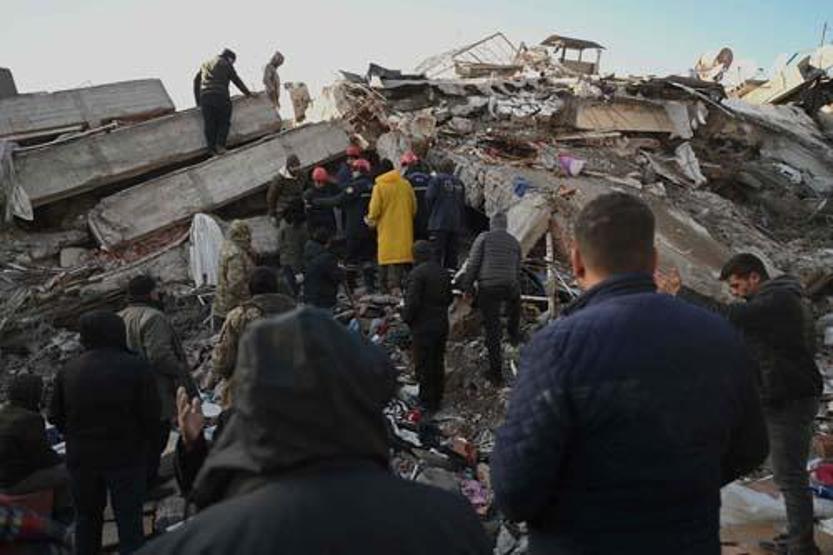 Son dakika... Türkiye 7.7 ve 7.6lık iki depremle sarsıldı İşte deprem felaketinden kareler