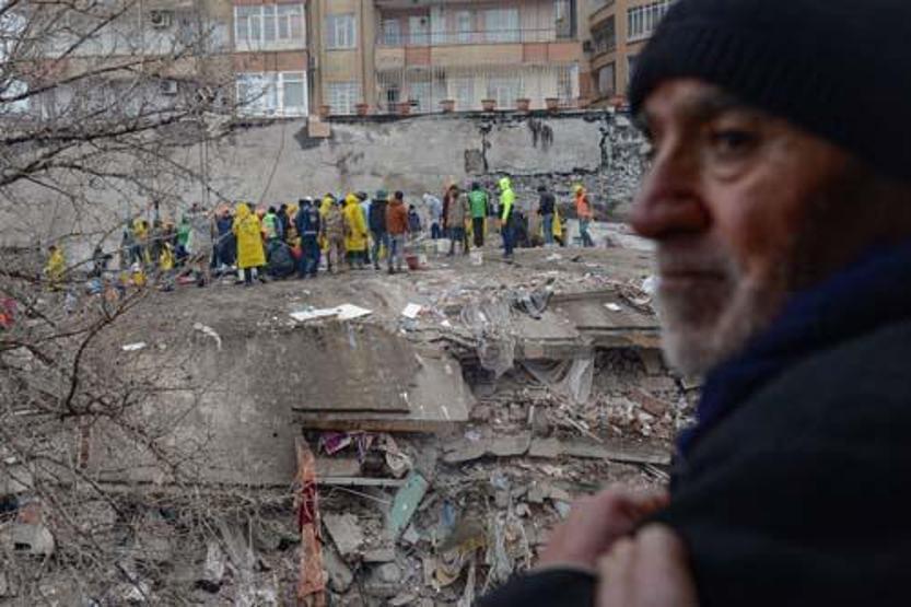 Son dakika... Türkiye 7.7 ve 7.6lık iki depremle sarsıldı İşte deprem felaketinden kareler