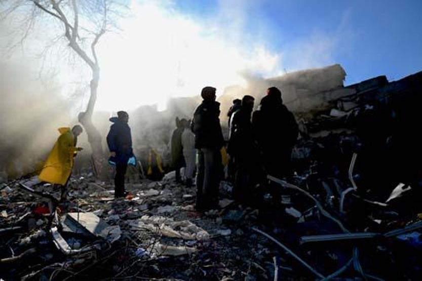 Son dakika... Türkiye 7.7 ve 7.6lık iki depremle sarsıldı İşte deprem felaketinden kareler