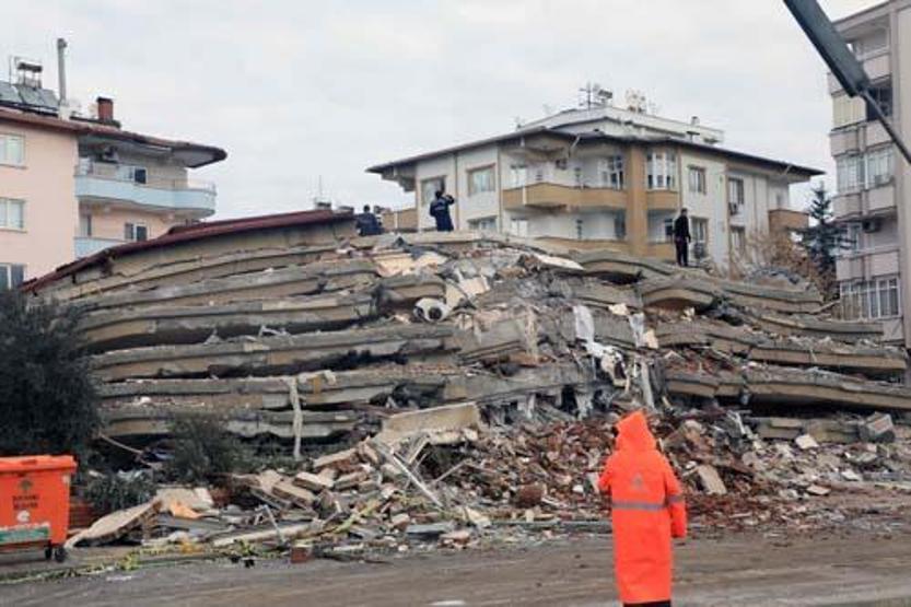 Son dakika... Türkiye 7.7 ve 7.6lık iki depremle sarsıldı İşte deprem felaketinden kareler