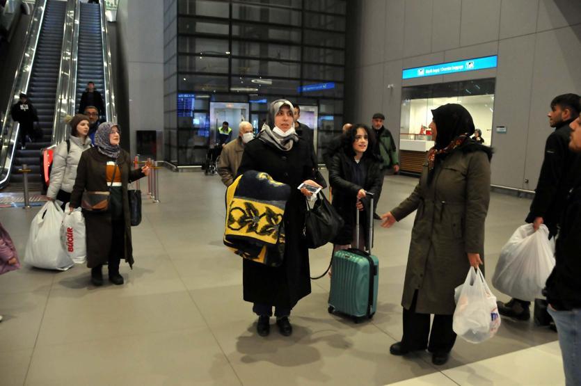 İstanbula gelen depremzedeler yaşadıklarını anlattı: Çok büyük bir felaket