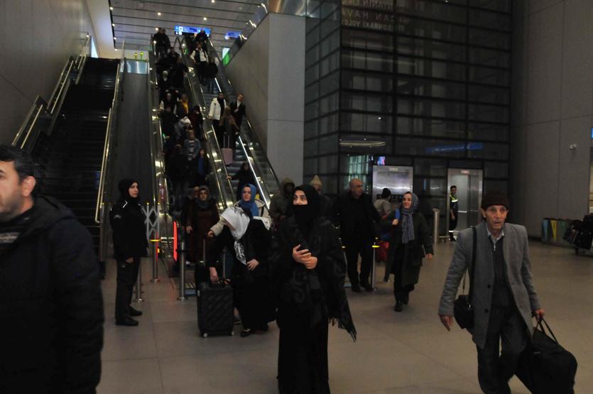 İstanbula gelen depremzedeler yaşadıklarını anlattı: Çok büyük bir felaket