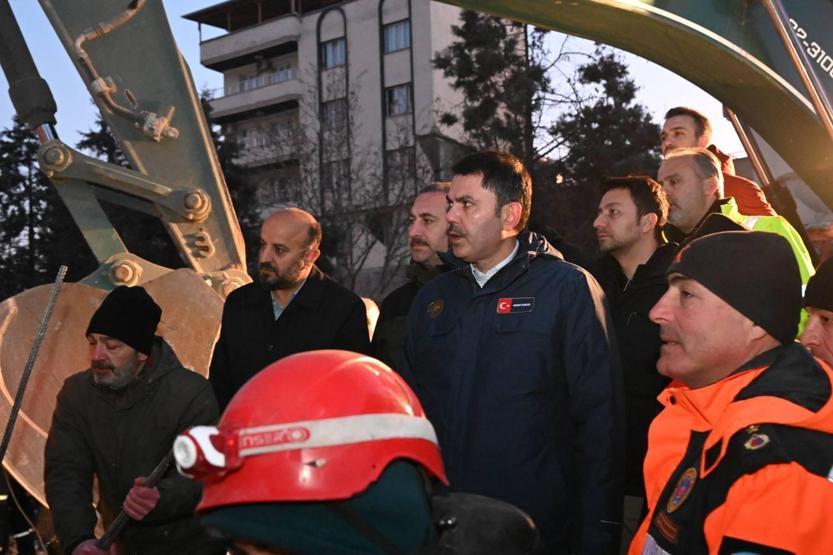Bakan Kurum, Nurdağında 65 saat sonra mucize kurtuluşa şahit oldu