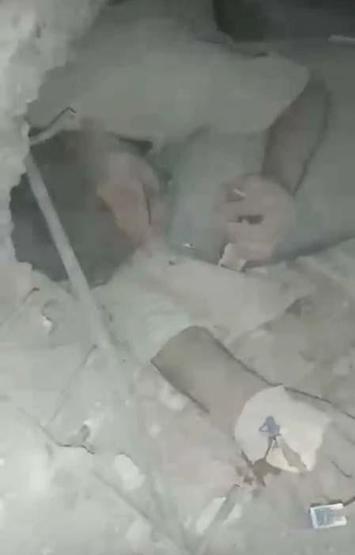 Depremde 3,5 yaşındaki Miranı, sarılan babası kurtardı