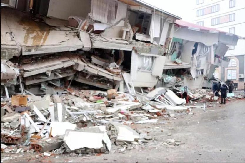 Pınar Altuğ bebeklere mama gönderilirken en büyük eksikliğe dikkat çekti