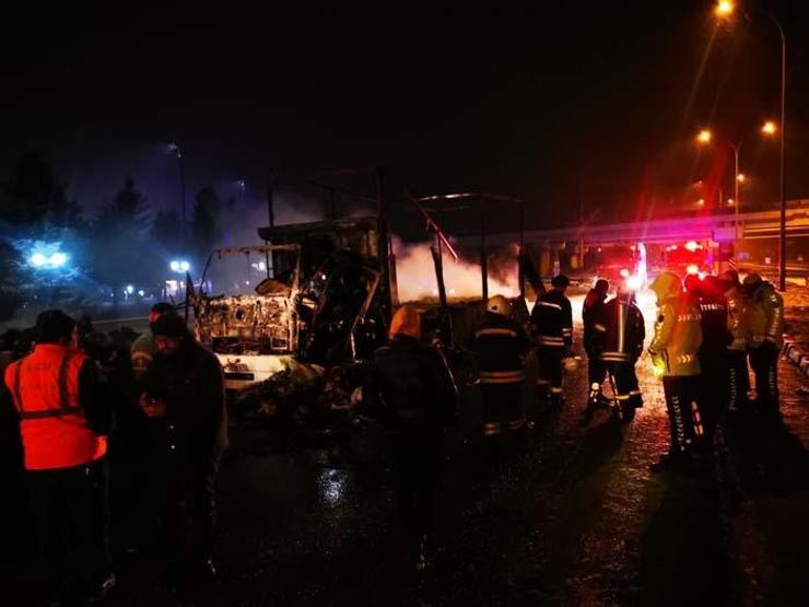 İzmirden deprem bölgesine giden yardım TIRı yandı