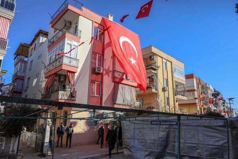 Konakladığı otelde enkaz altında kalan uzman er, şehit oldu