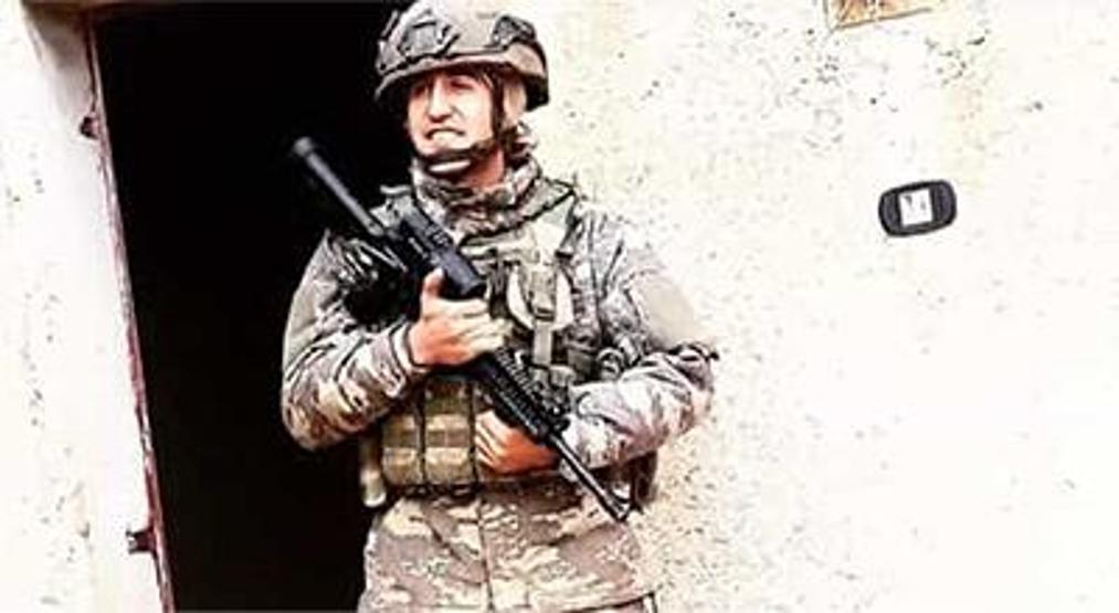Konakladığı otelde enkaz altında kalan uzman er, şehit oldu