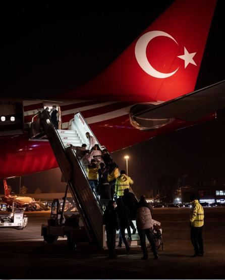 Cumhurbaşkanlığı uçakları ile 16sı bebek 126 yaralı depremzede taşındı