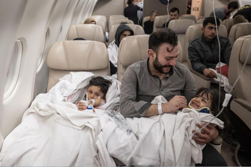 Cumhurbaşkanlığı uçakları ile 16sı bebek 126 yaralı depremzede taşındı