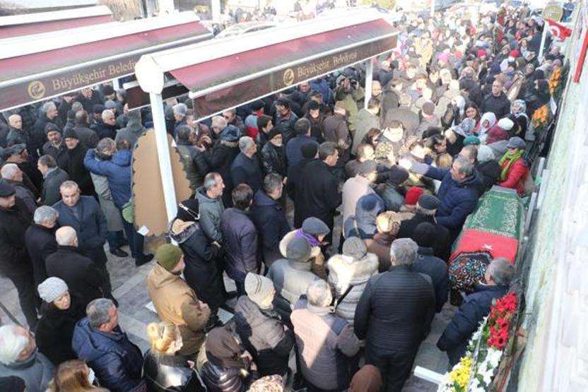 Depremde hayatını kaybeden Melike, gözyaşlarıyla toprağa verildi