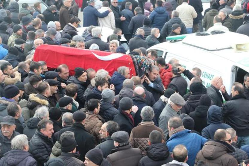 Depremde hayatını kaybeden Melike, gözyaşlarıyla toprağa verildi