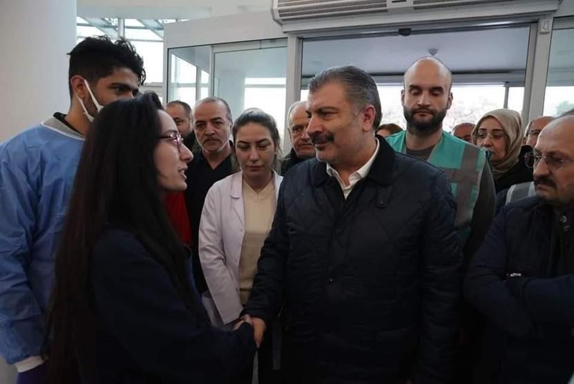 Sağlık Bakanı Koca, hastanede depremzede çocukları ziyaret etti