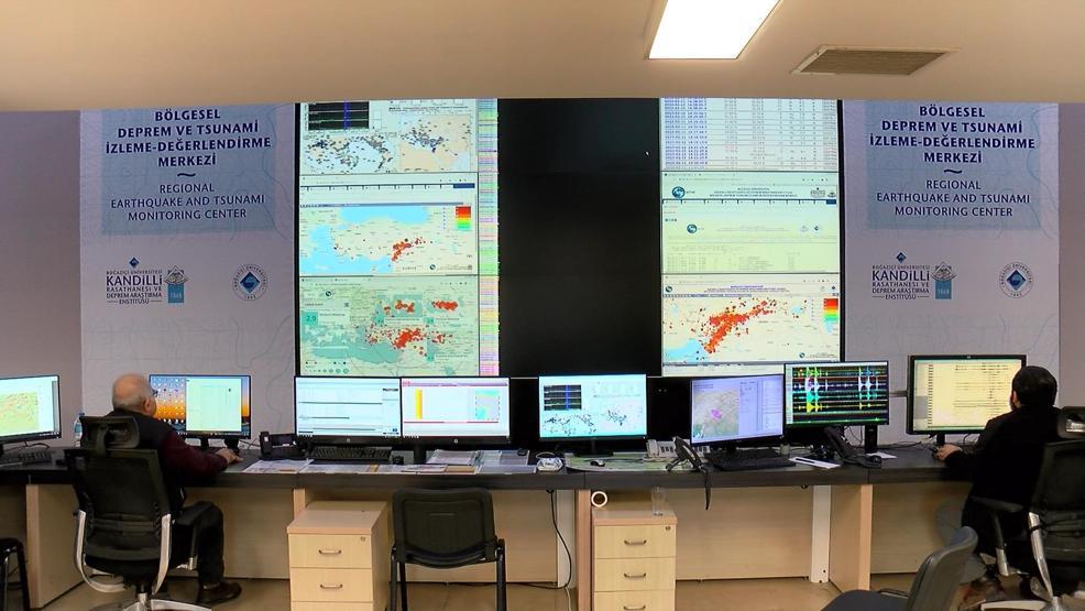 Deprem bölgesinde 7-8 metreye varan kaymalar gözlemlendi