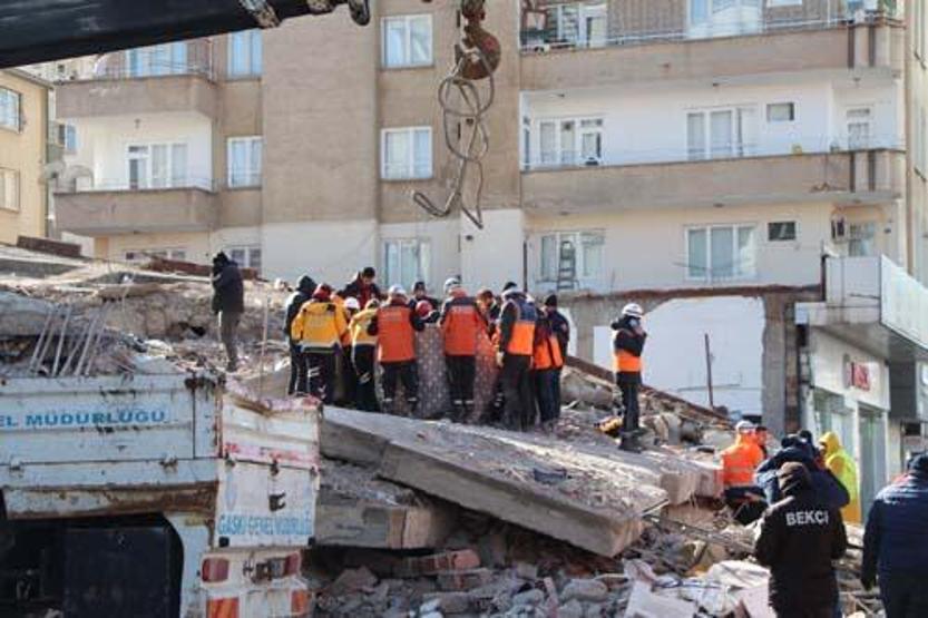 Deprem hukuku: Evi yıkılan hasar gören vatandaşın hakları