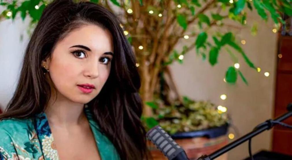 Depremde ailesini kaybeden Karsu konuşmakta zorlandı