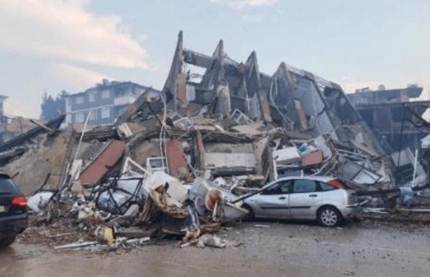 Aleyna Kalaycıoğlu enkazdan çıkan o notu paylaştı