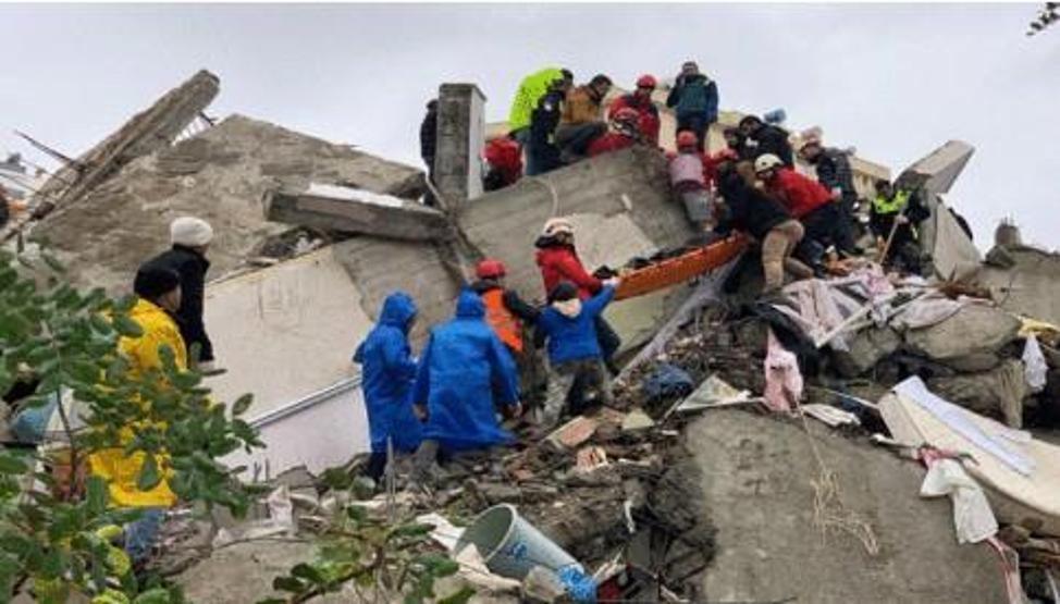 Aleyna Kalaycıoğlu enkazdan çıkan o notu paylaştı